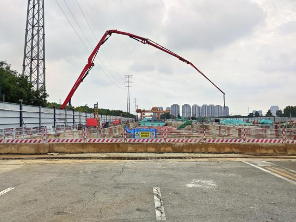 鑫旺资管 石家庄地铁6号线仓丰东路站主体结构封顶
